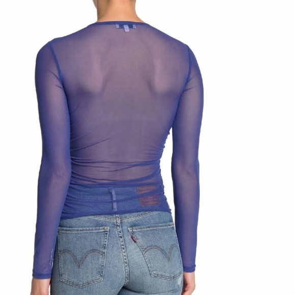 NWT Mesh Solid Print Ruched V-Neck‎ Top - Picture 4 of 9